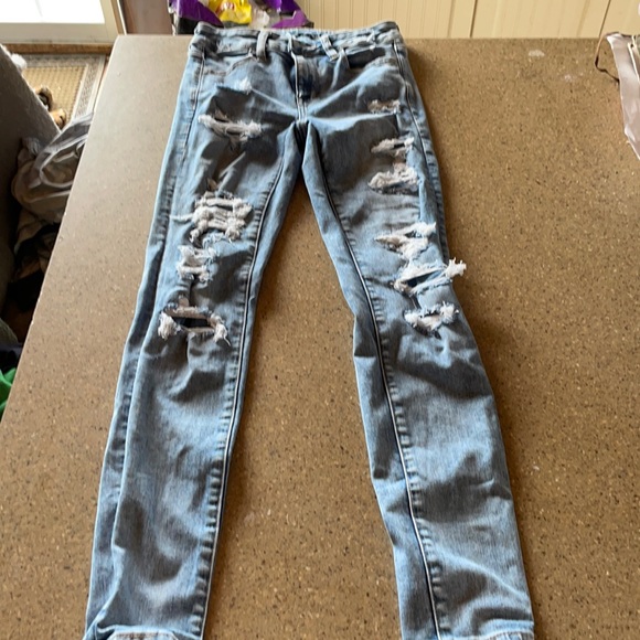 American Eagle distressed skinny Jean
